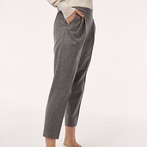 Aritzia Babaton Cohen Pull on pant, wool
And chashmere blend size 10